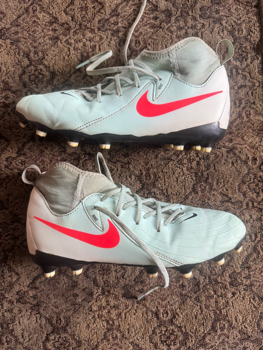 Nike Jr. Phantom Luna 2 Academy FG/MG Soccer Cleats